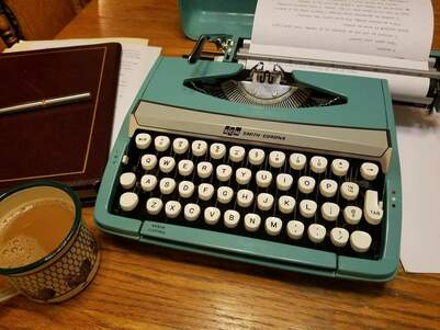 Smith Corona Corsair Deluxe typewriter 